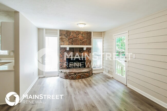 Building Photo - 6231 Willowbrook Dr