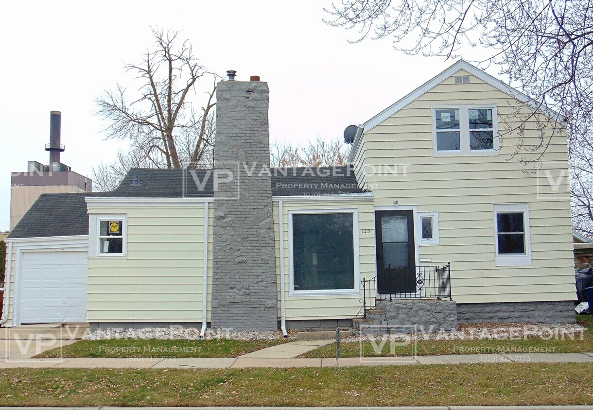 Primary Photo - 123 Kaukauna St