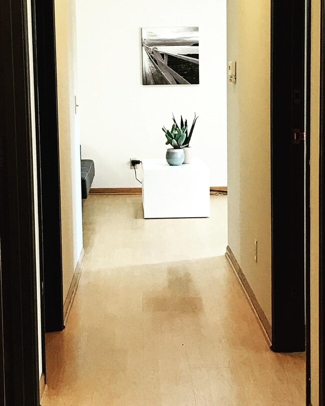 Building Photo - 322 N Henry St