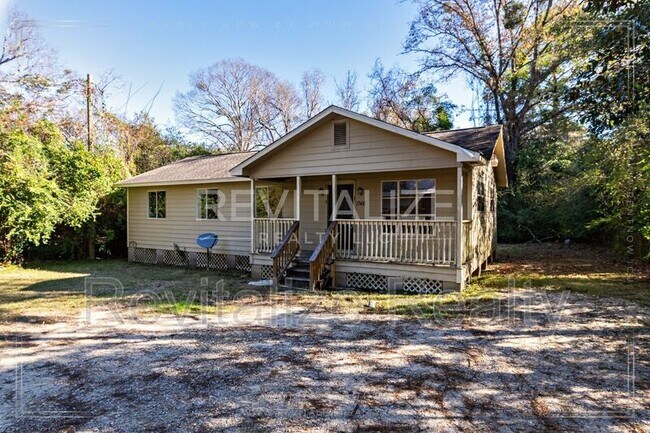 Building Photo - 1746 Cody Rd N