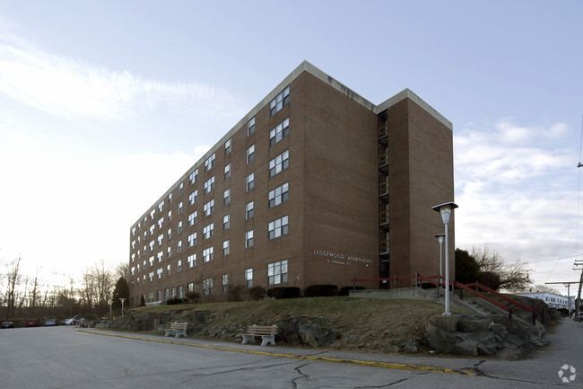 Building Photo - Ledgewood Apartments