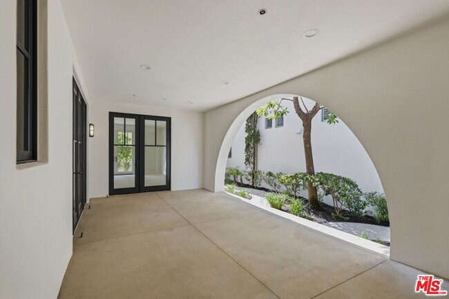 Foto del edificio - 13079 Bluff Creek Dr