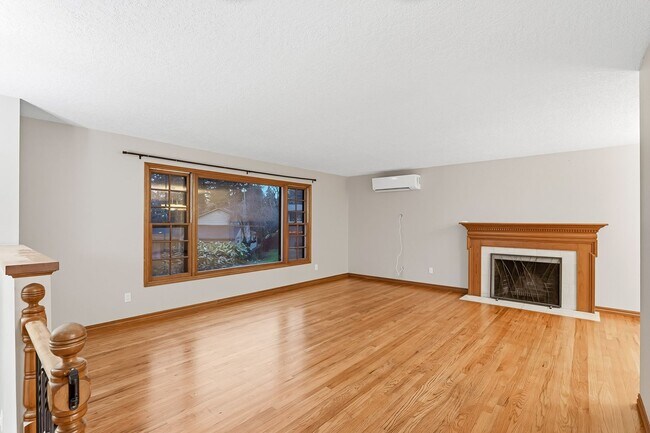 Foto del edificio - Charming Lake Oswego Home on Large Corner Lot – 3BR, 2.5BA + Bonus Room