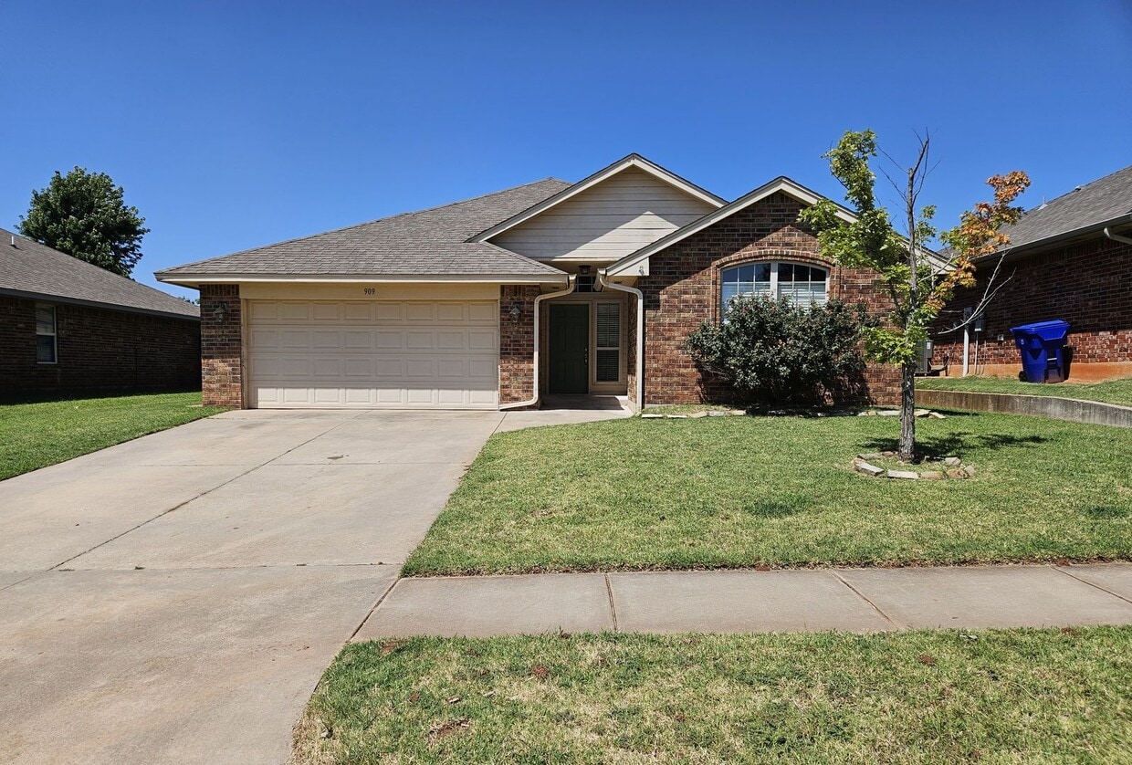 (3) Bed/(2) Bath in NE Norman Avail NOW! - (3) Bed/(2) Bath in NE Norman Avail NOW!