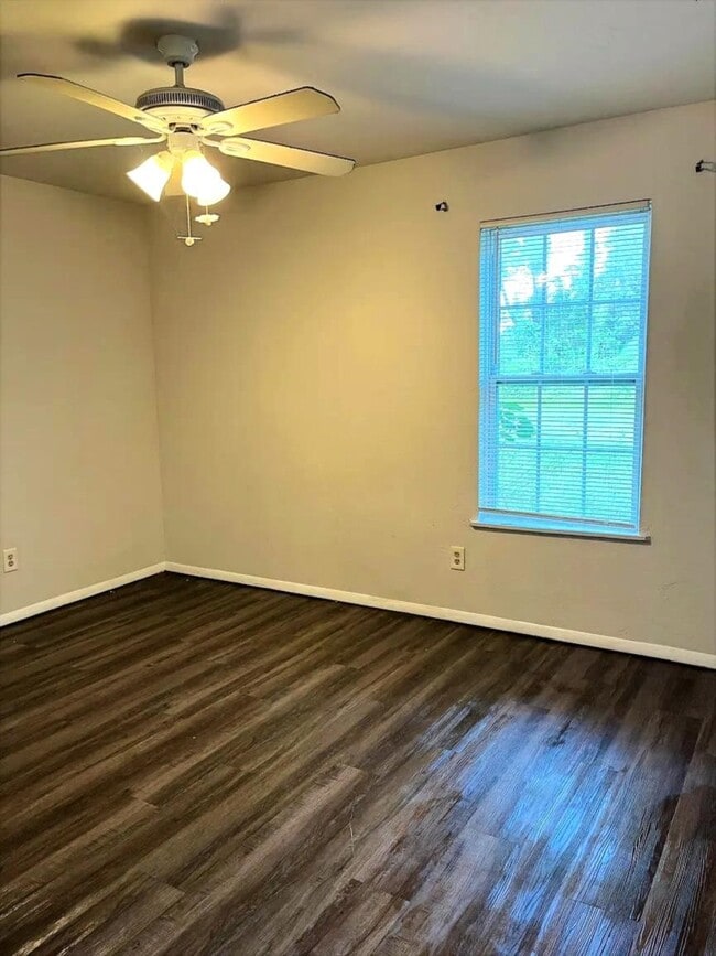 Building Photo - 5826 Eunice Ct