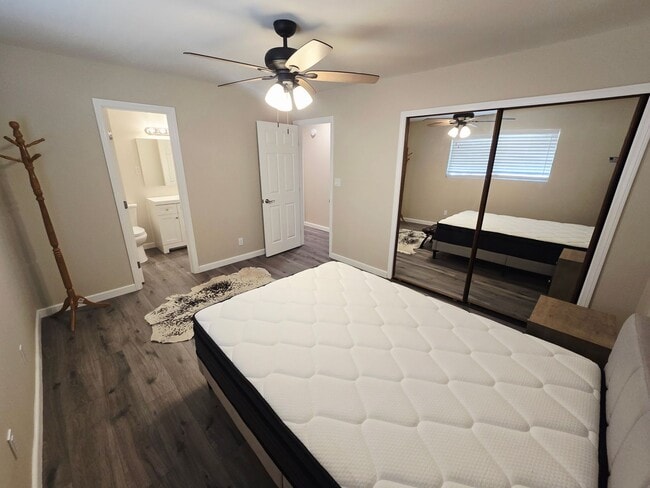 Building Photo - Remodeled with all appliances!