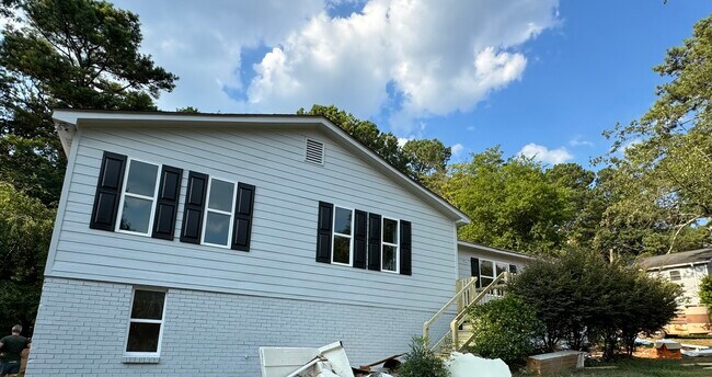 Building Photo - 150 Ridgewood Dr