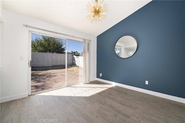 Building Photo - 732 Trixis Ave