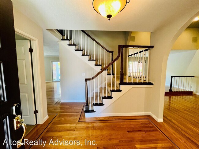 Building Photo - 5 br, 3 bath House - 3426 Brittan Avenue