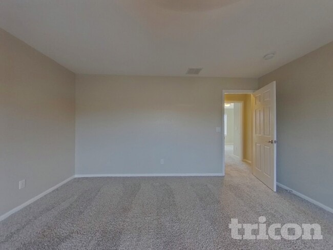 Building Photo - 7191 S Oak Hill Cir