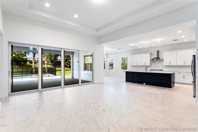 Foto del edificio - 9224 Crestview Cir