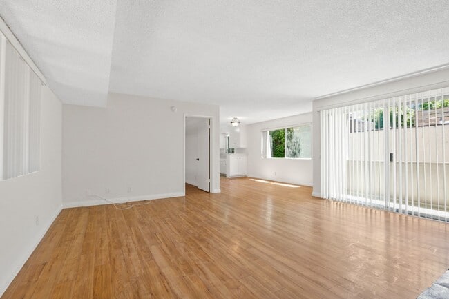 Foto del edificio - 12246 Montana Ave