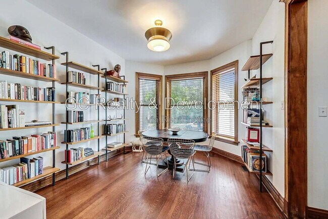 Foto del edificio - 4936 S St Lawrence Ave