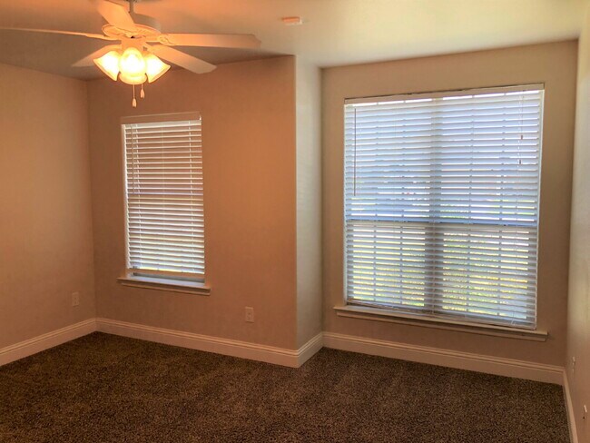 Building Photo - Beautiful Home - Southwest Lubbock