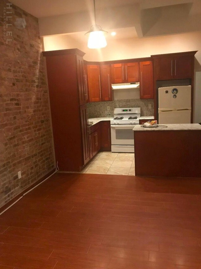 Foto del edificio - 1627 Cornelia St