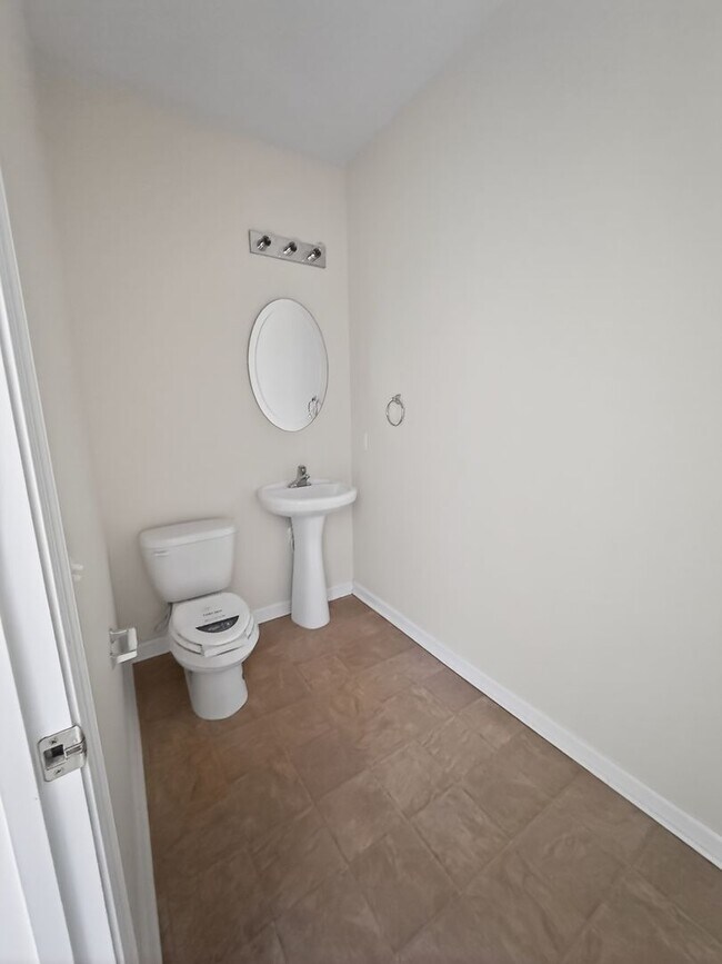 Foto del edificio - RATE DROP ALERT! (was $2100/month)