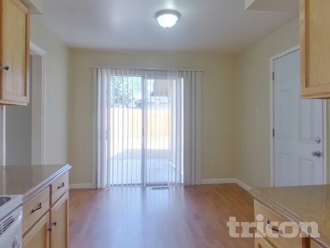 Foto del edificio - 1965 Windsor Way