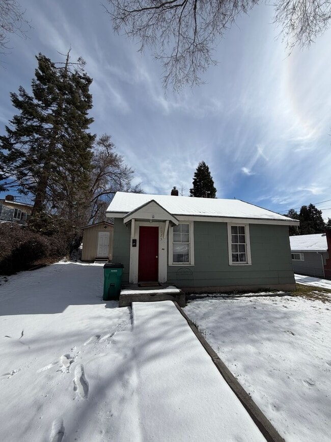Building Photo - 1925 Siskiyou St