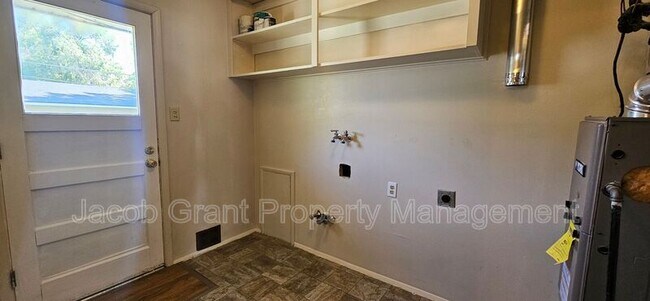 Foto del edificio - 298 W 17th St