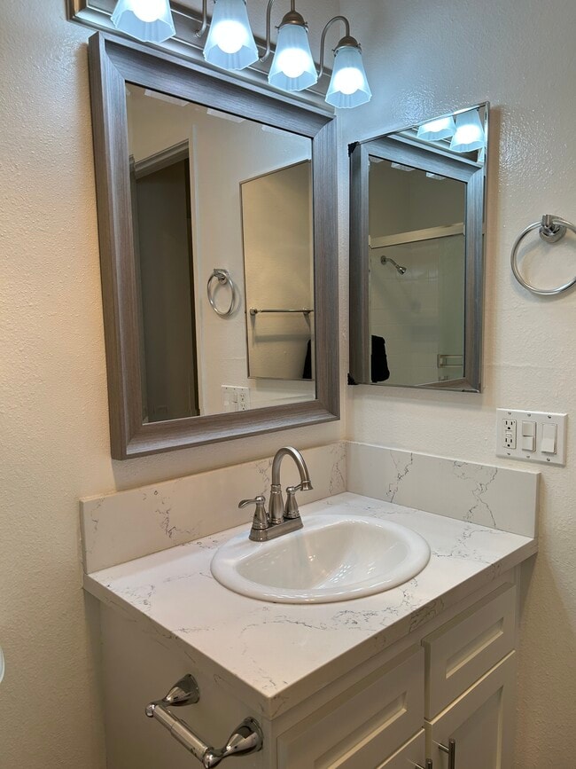 Building Photo - Casa Del Amo