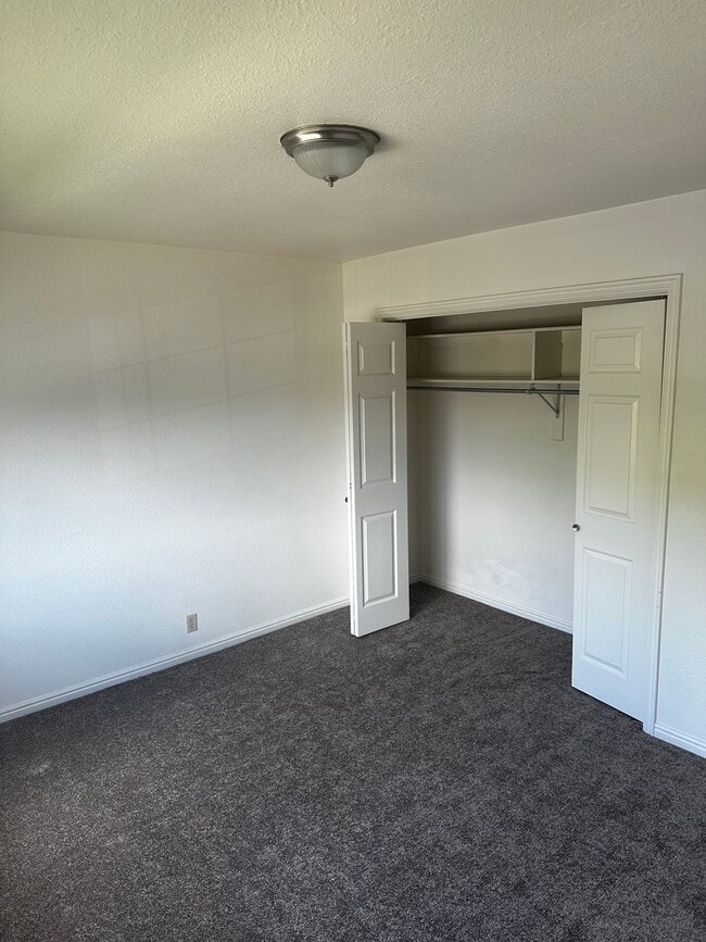 Building Photo - North Orem 2 bedroom/1 bath apartment