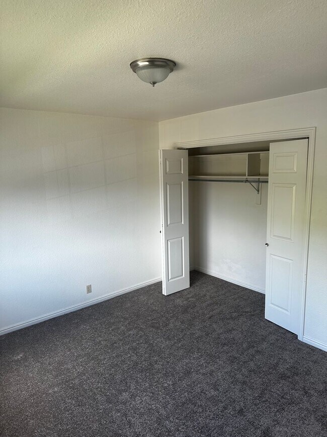 Foto del edificio - Pet Friendly, 2 bedroom apartment available in North Orem