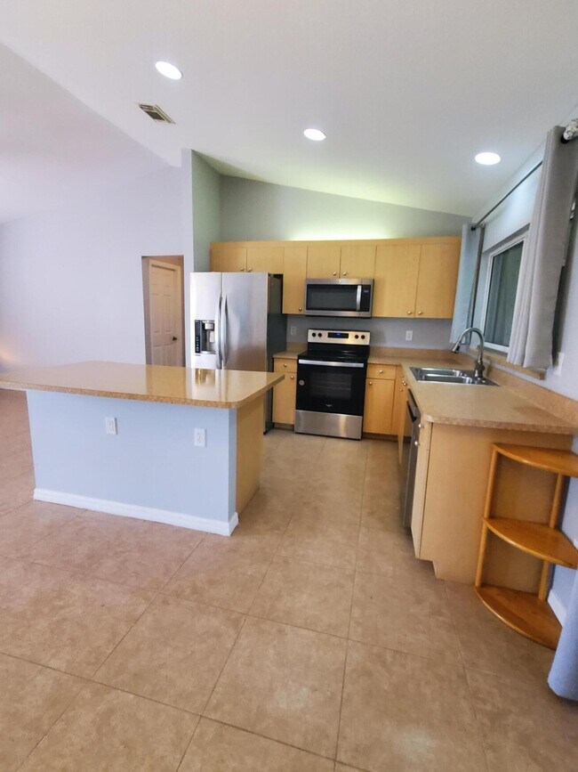 Foto del edificio - 3234 SW Fillmore St