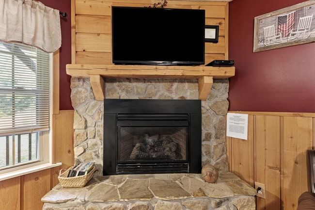 Building Photo - 517 Birch Hollow