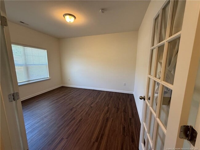 Building Photo - 240 Planters Ln