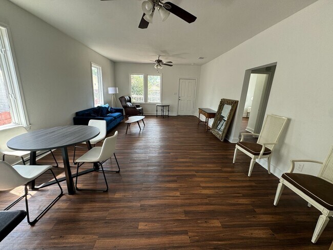 Foto del edificio - 901 E 38th St