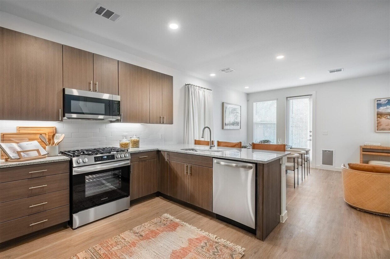 Foto principal - 3901 James Pitts Dr