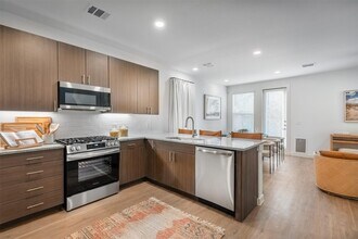 Building Photo - 3901 James Pitts Dr