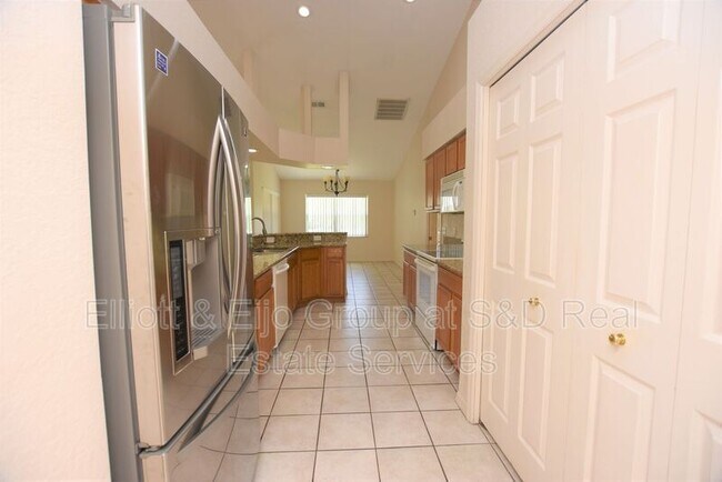 Building Photo - 2620 Pine Valley Dr