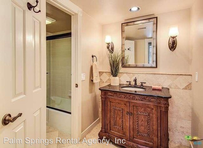 Building Photo - 2106 S Palm Canyon Dr