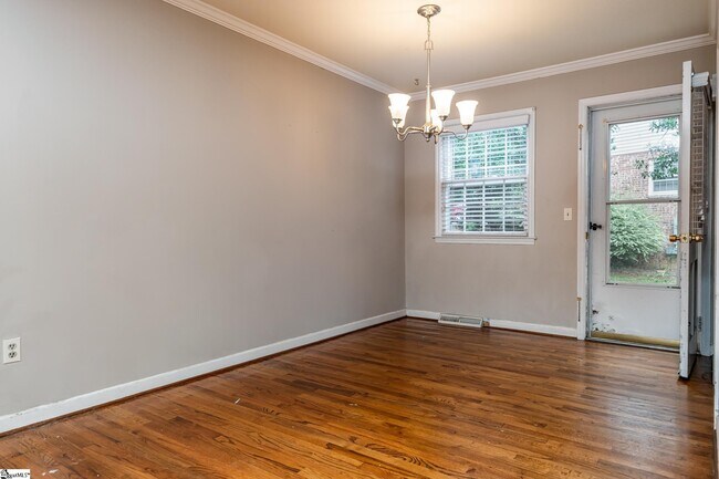 Foto del edificio - 815 Edwards Rd