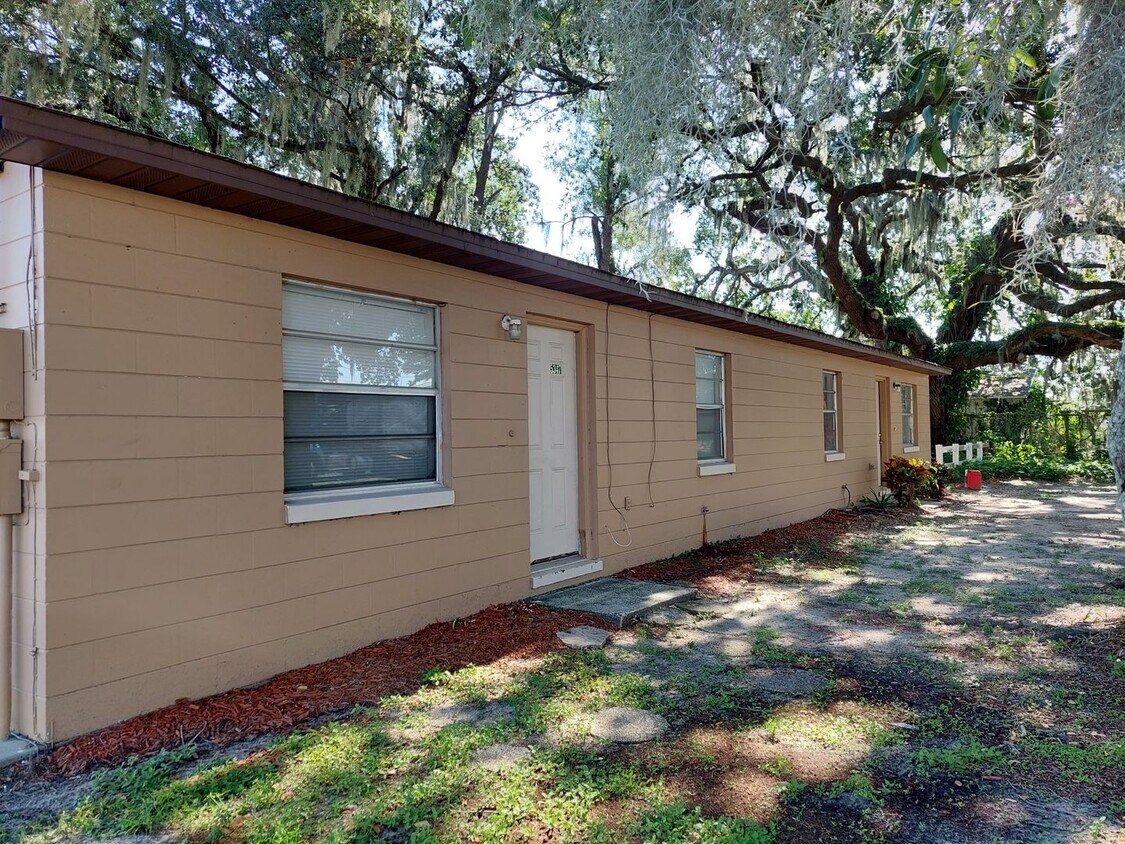Primary Photo - Lakeland 2 Bed / 1 Bath Apartment