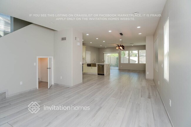 Building Photo - 1391 S Hawk Ln