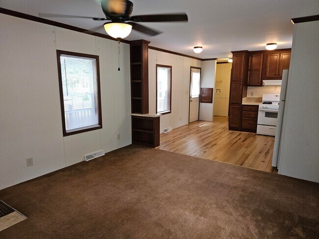 Building Photo - 419 Elmwood Cir