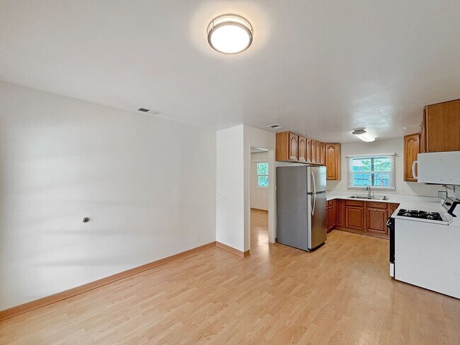 Building Photo - Charming & Spacious 3B/2BA House in Santee...