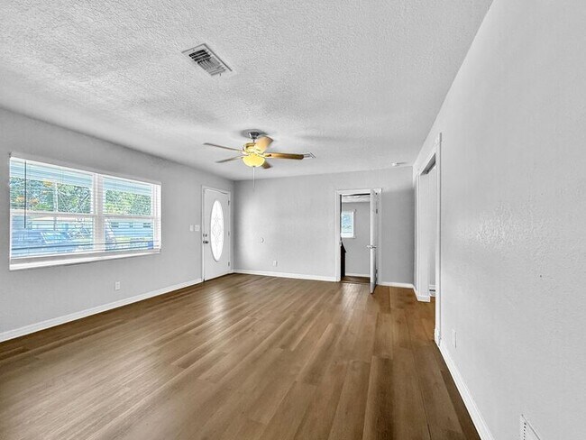 Building Photo - 7004 Dahlgren Ct