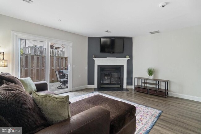 Building Photo - 5806 Shadbush Ct
