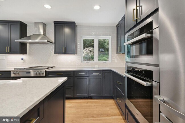 Foto del edificio - 3707 Cameron Mills Rd