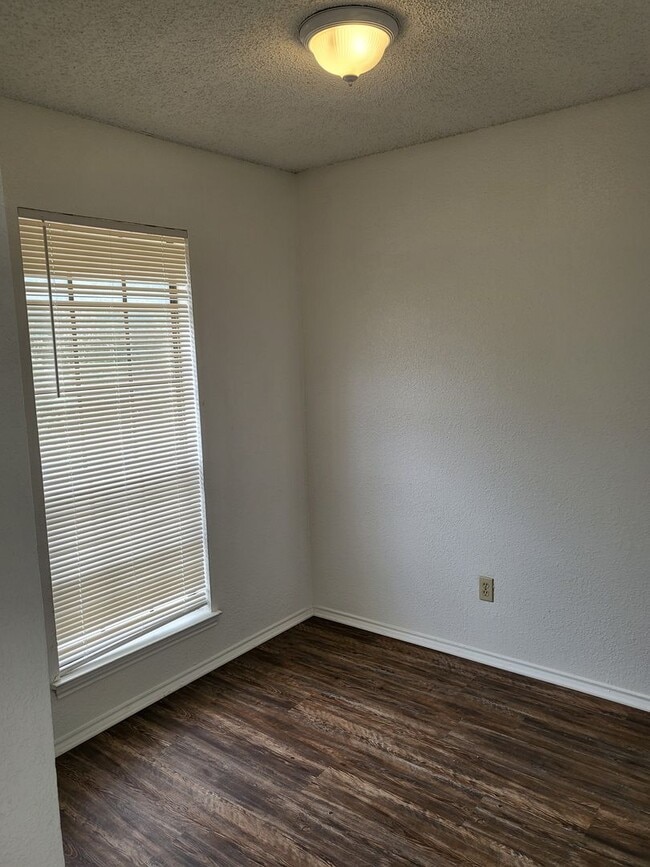 Foto del edificio - 1209 Avondale Ct