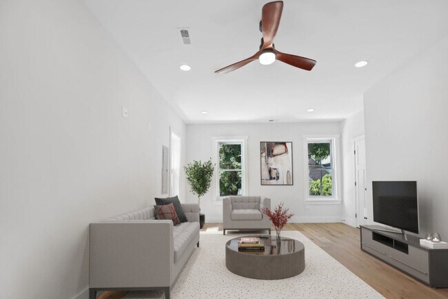 Building Photo - 1524 W St SE