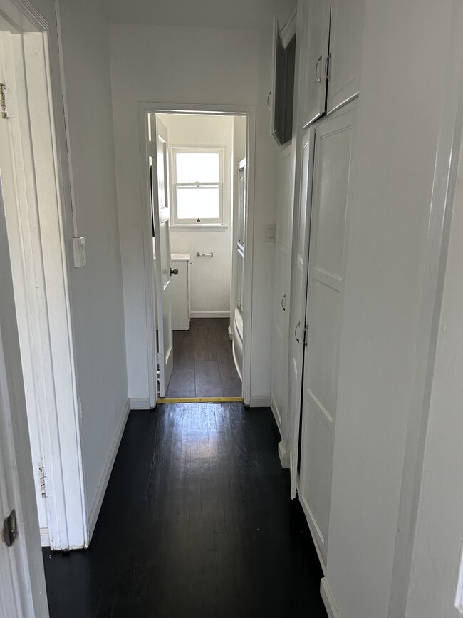 Building Photo - 2032-2106 Delaware Ave