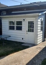 Building Photo - 727 Coxwell Av