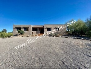 Building Photo - 4740 E Camino la Brinca