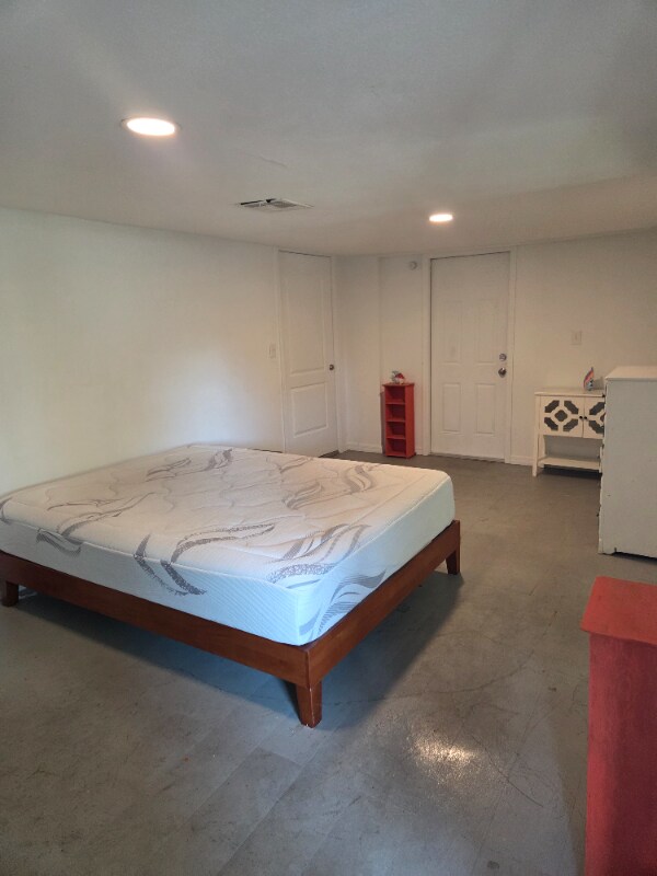 Foto del edificio - 1449 N Ronald Reagan Blvd