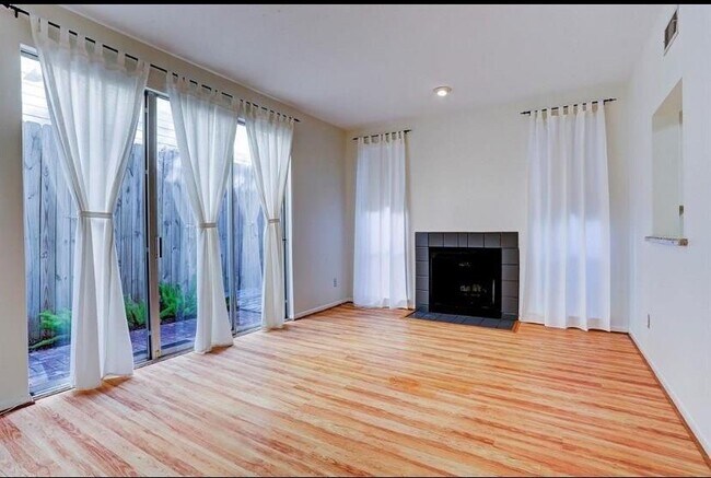 Foto del edificio - 4225 Purdue St