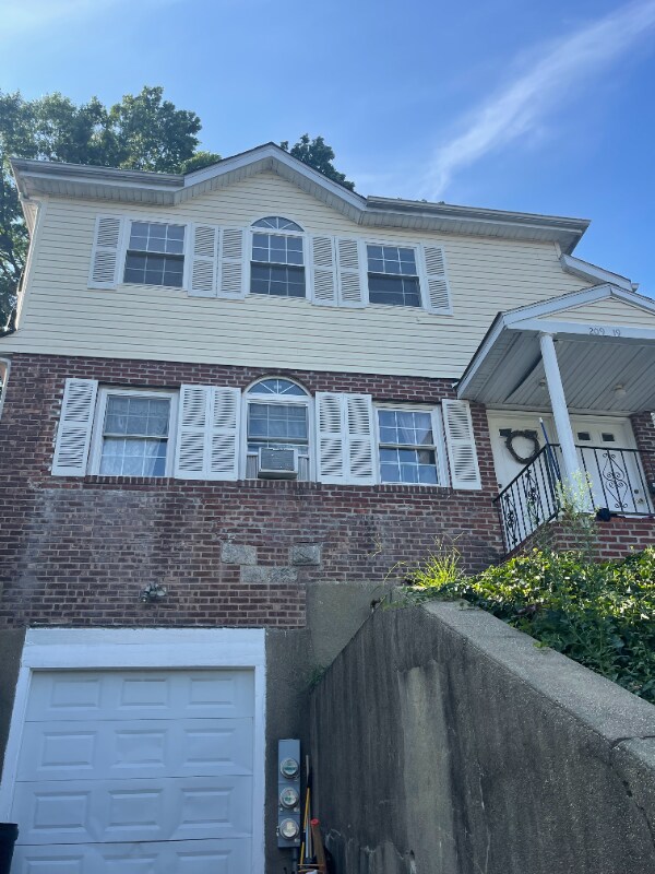 Primary Photo - 209-19 Whitehall Terrace